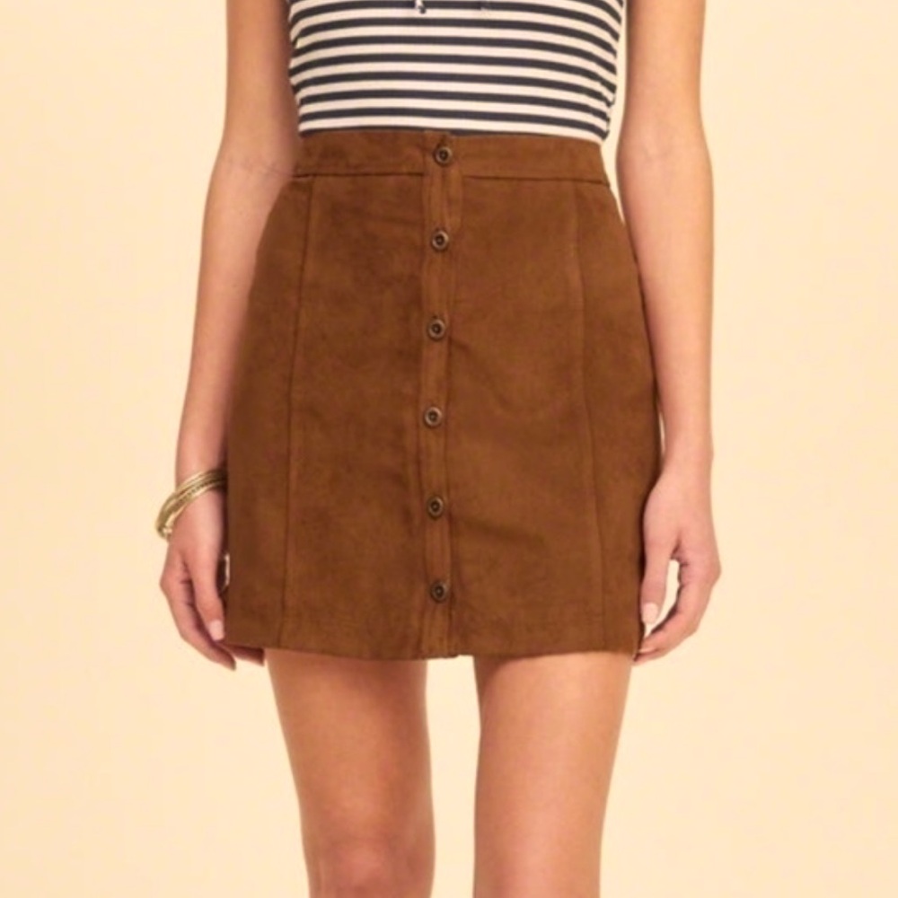 New with tags, women’s Hollister suede skirt